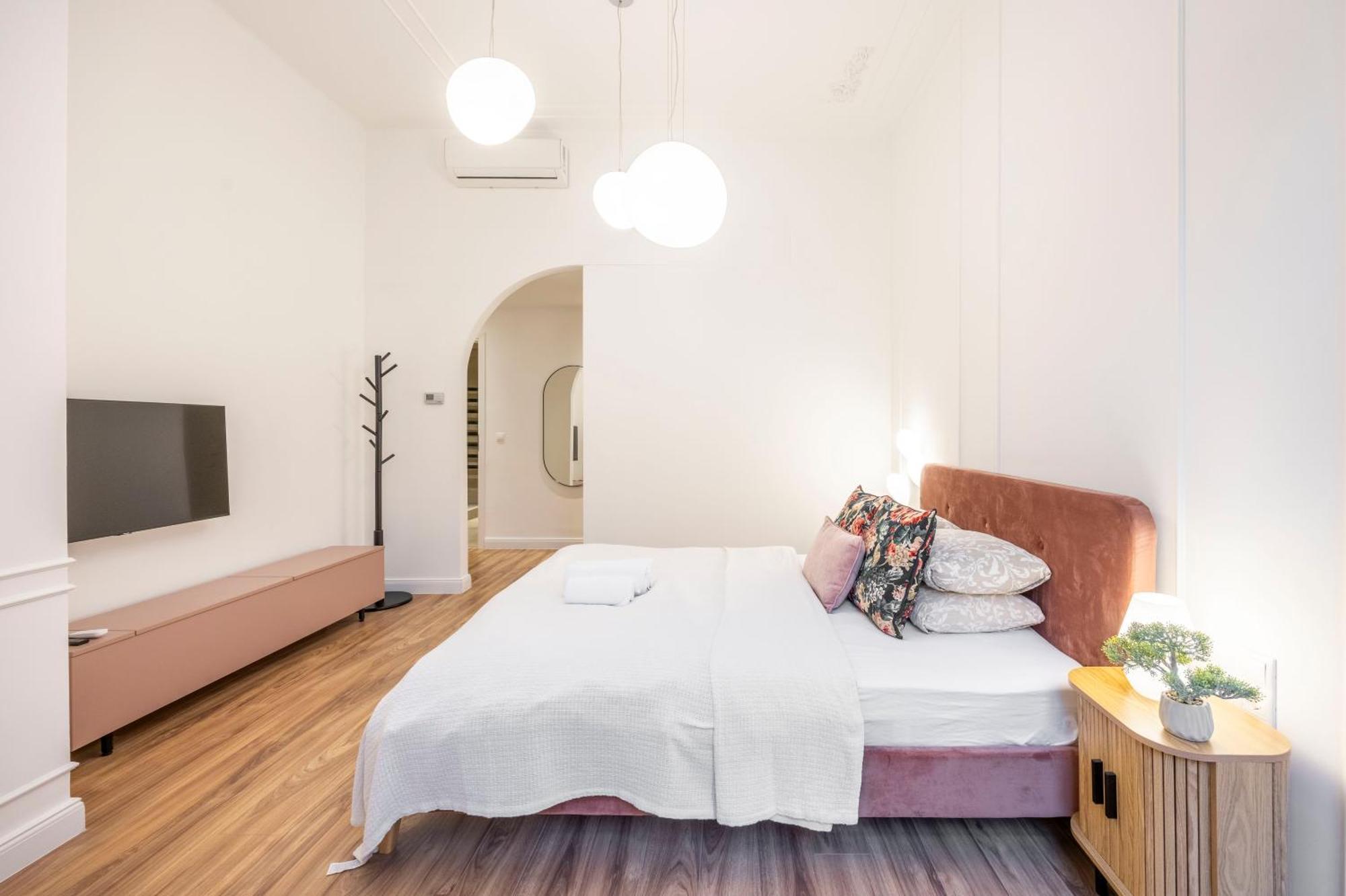 Clark & Chain Charm Grand With Castle View Apartament