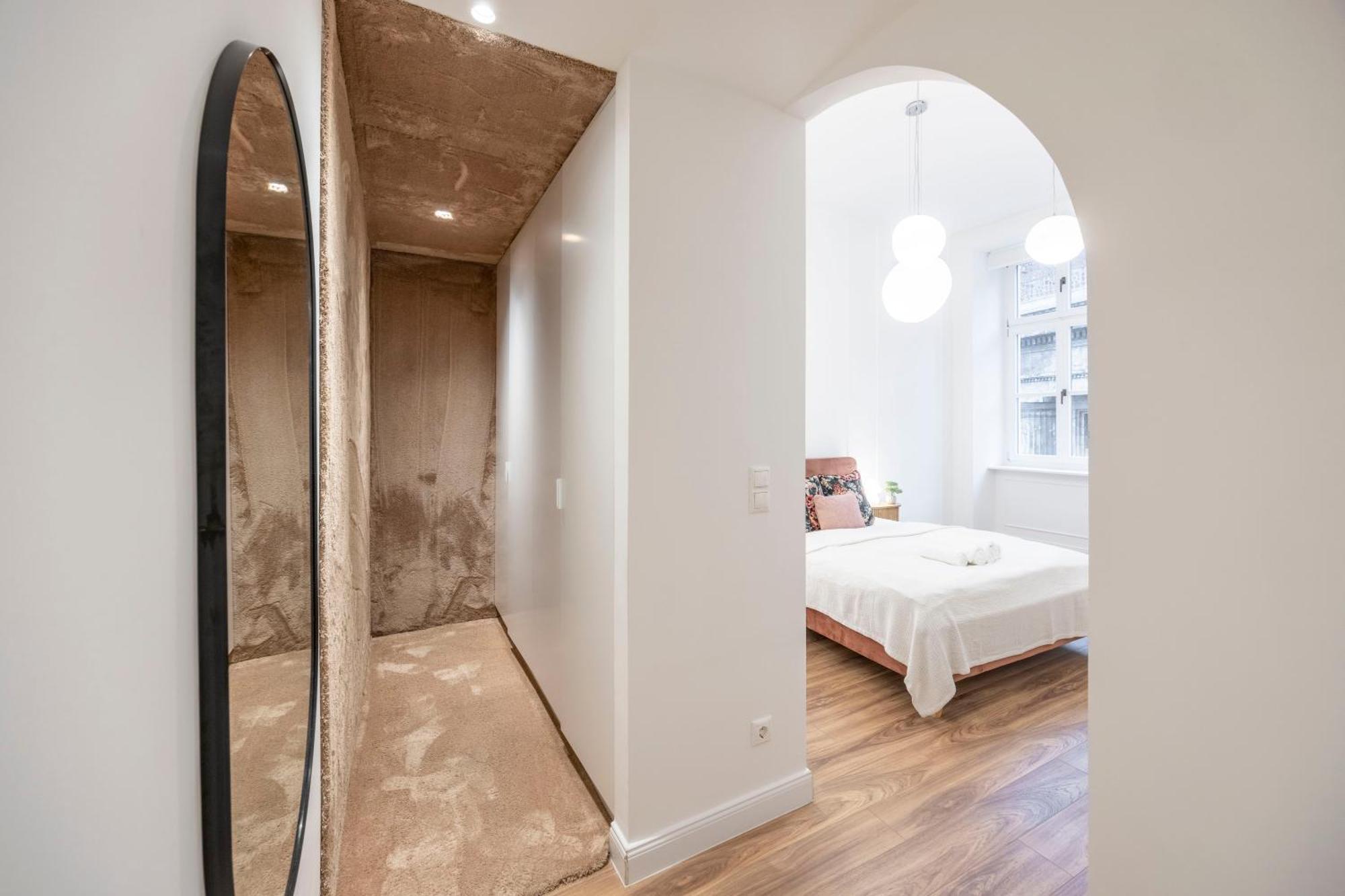 Clark & Chain Charm Grand With Castle View Apartment *